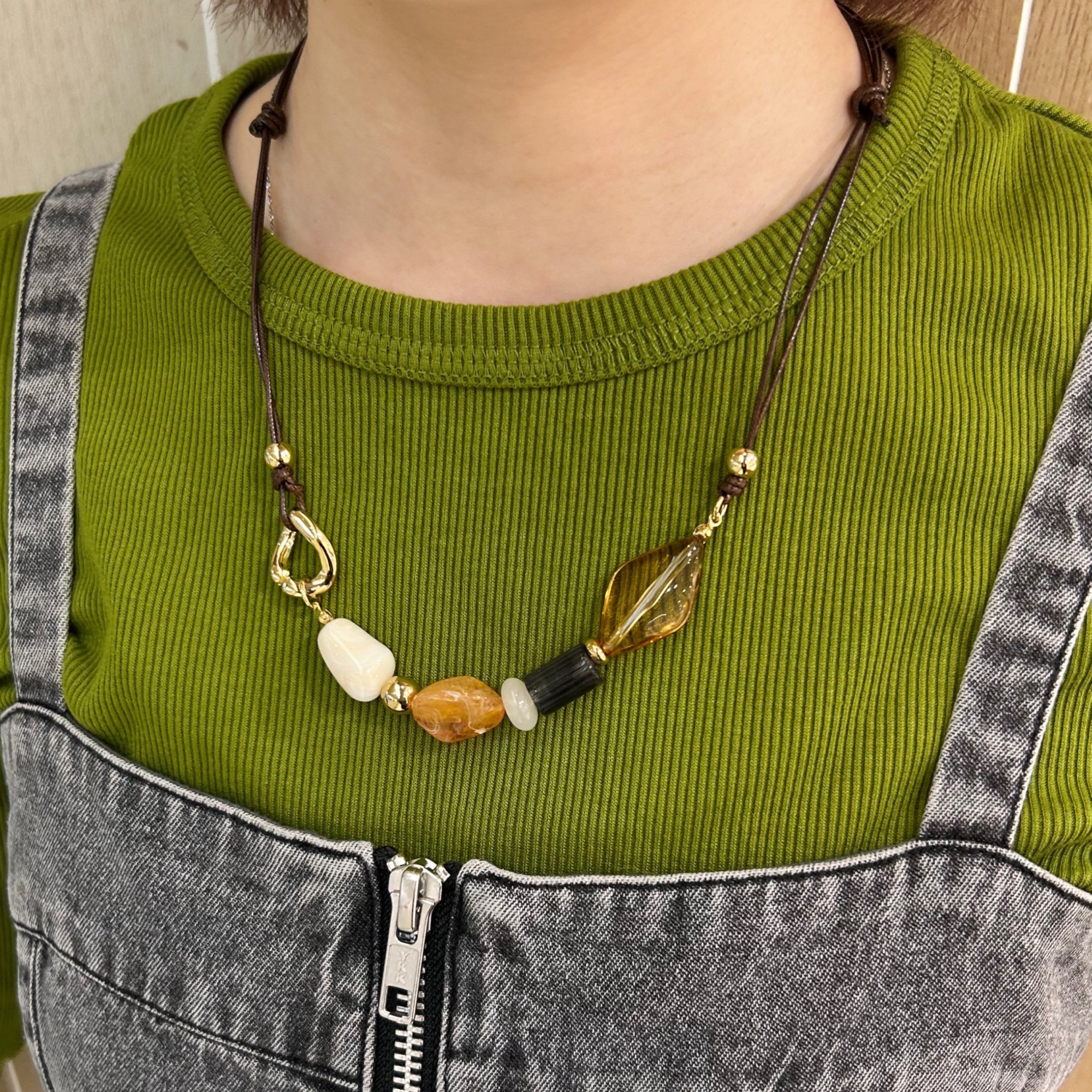 アクリルネックレス