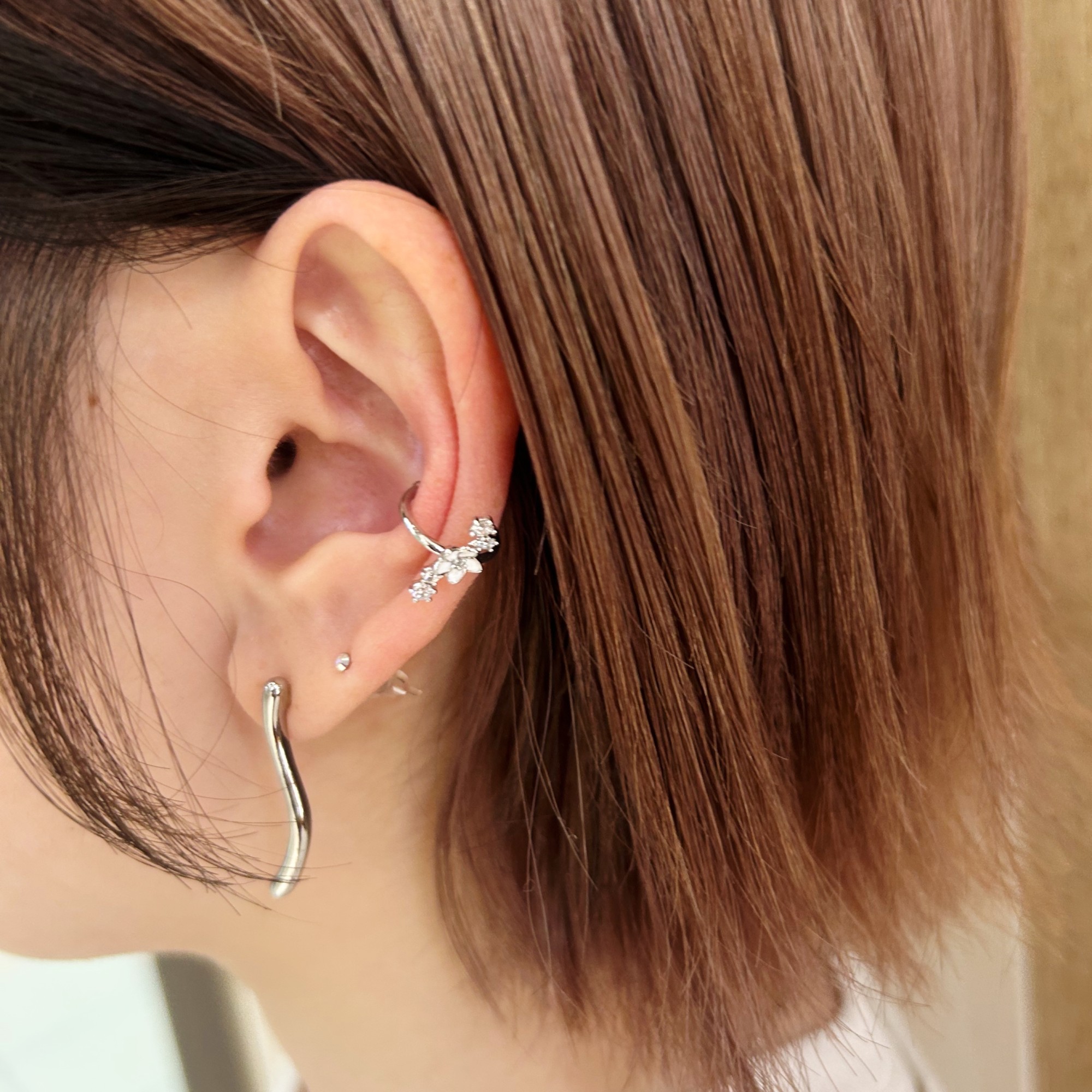 フラワーモチーフイヤーカフ