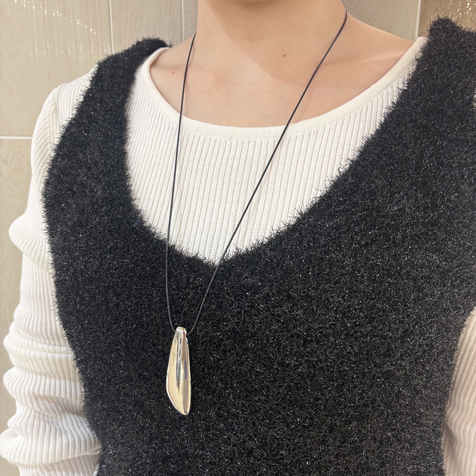 革紐ネックレス