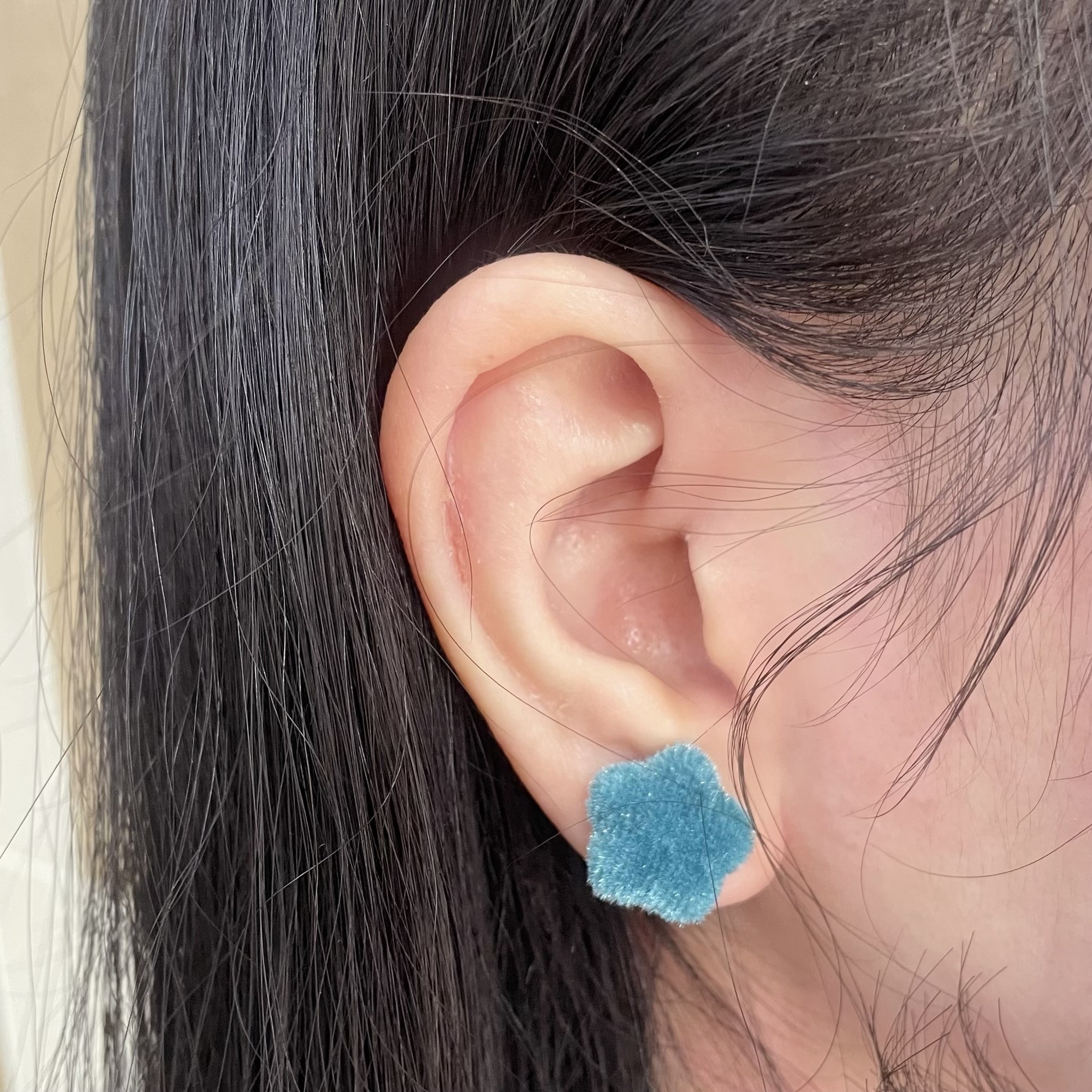 ベロアフラワーピアス