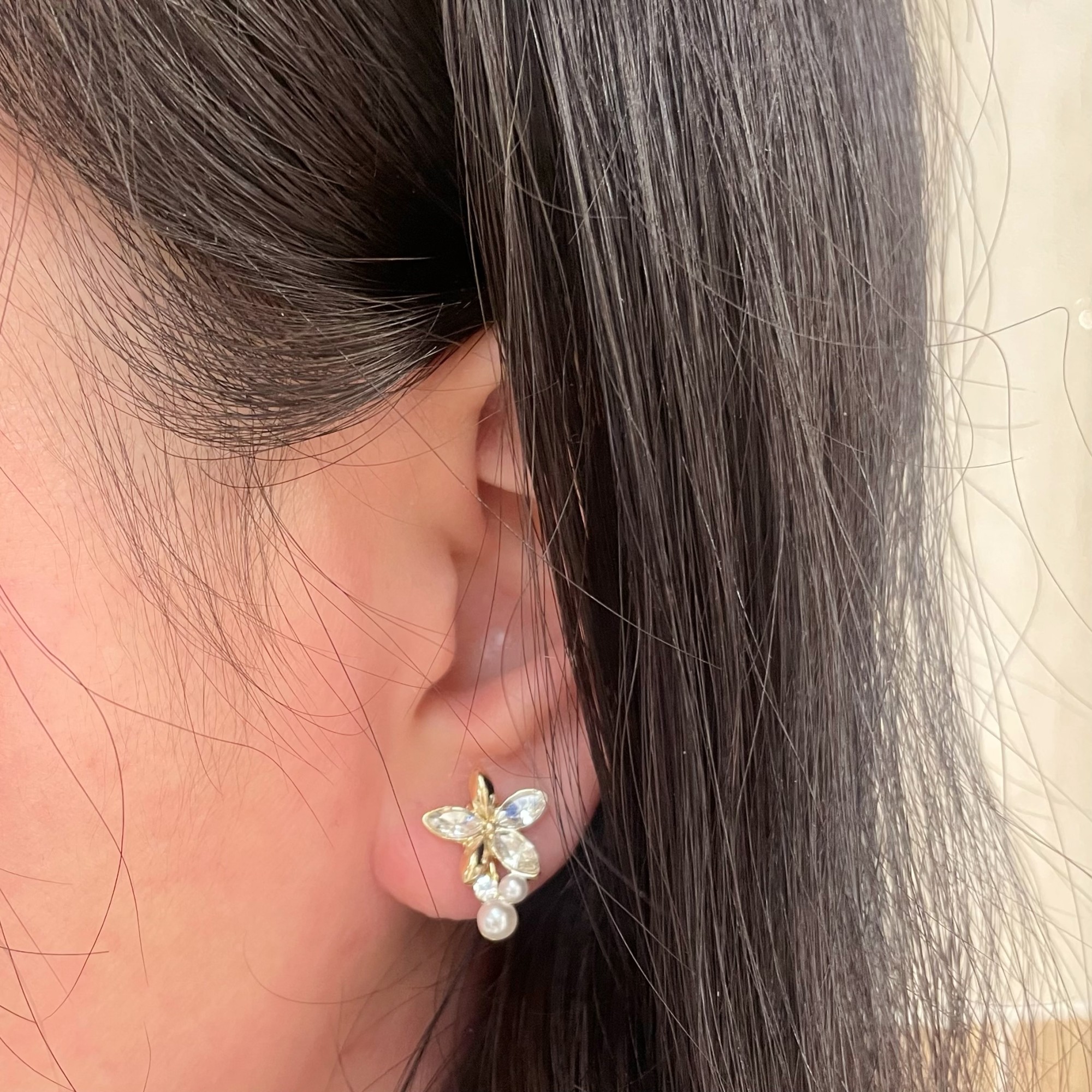 フラワーストーンピアス