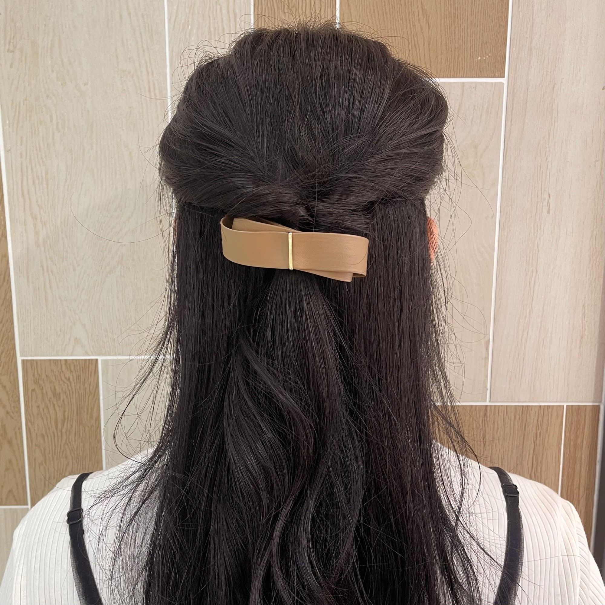 フェイクレザーポニーピン