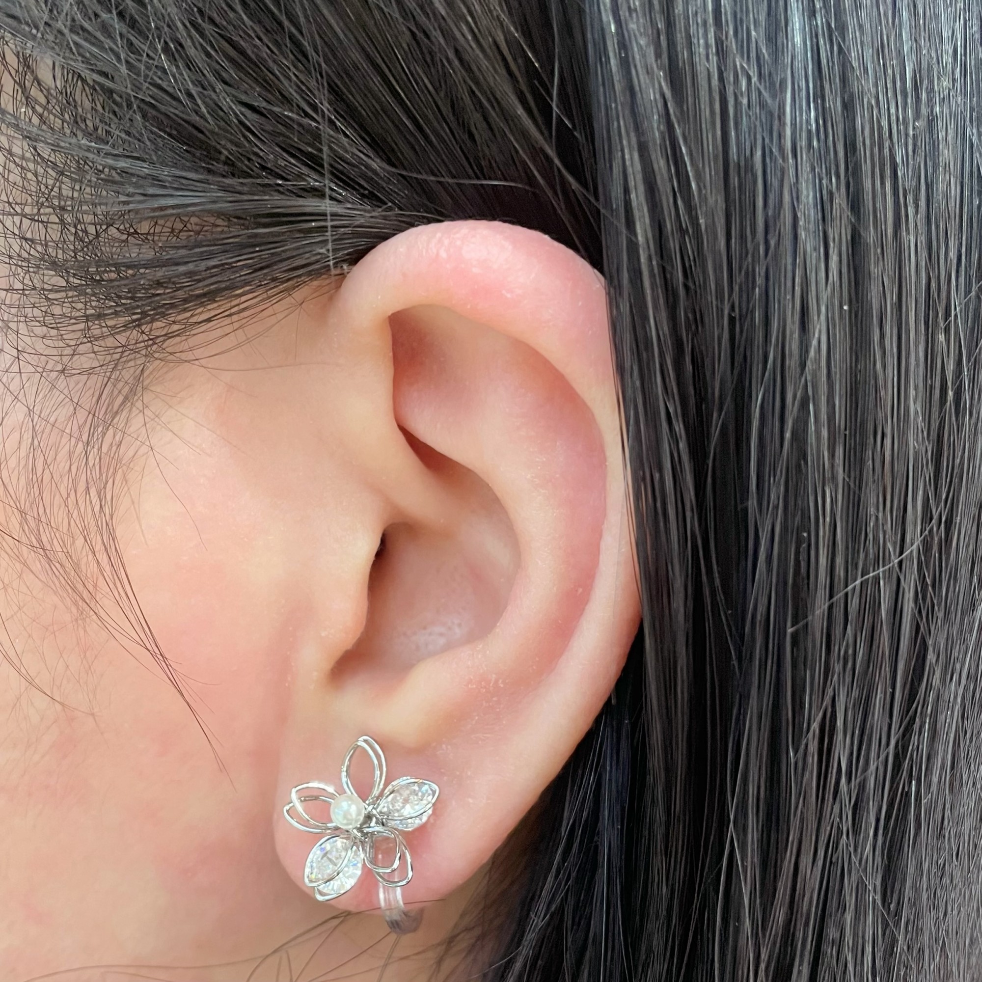 フラワークリップイヤリング